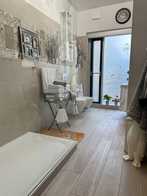 Leben oben. Rückzug unten. Eine Maisonette für Menschen mit Anspruch - Badezimmer