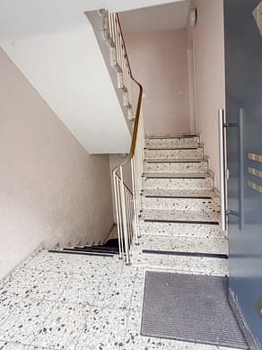 Zwischen Alltag und Rückzug – Balkonwohnung im 2. OG in Essen-Steele - Treppenhaus