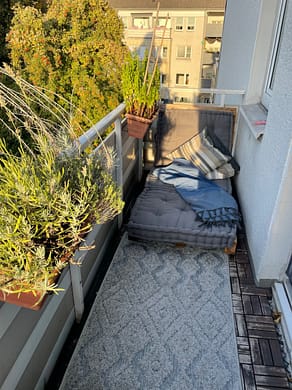 gepflegtes 11 Parteienhaus in ideal zentral vermietbarer Lage von Essen inkl. Balkon, Garten, Solar - Balkon 2. OG rechts