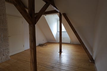 Gepflegte Single-Wohnung auf zwei Etagen im DG - Wohnzimmer