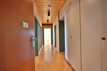 #REDUZIERT# 3 Raum Wohnung in sehr gepflegter Anlage sucht Handwerker mit Balkon, Aufzug + Garage - Flur