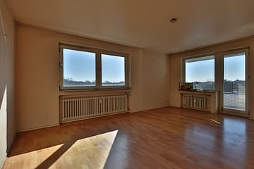 #REDUZIERT# 3 Raum Wohnung in sehr gepflegter Anlage sucht Handwerker mit Balkon, Aufzug + Garage - Wohnzimmer