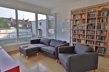 Vermietete Dachgeschoss-Wohnung mit großem Balkon - beliebte Lage in Frohnhausen - Wohnzimmer