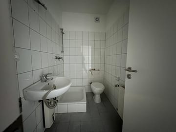 1-Raum-Appartement Wohnung // Zentral und ruhig gelegen - Badezimmer