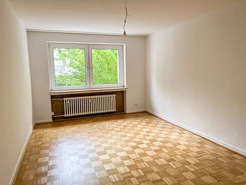 Frisch saniertes Apartment // verkehrsberuhigte Straße im Zentrum - Wohn- und Schlafzimmer