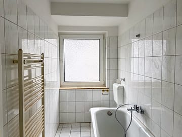 Frisch saniertes Apartment // verkehrsberuhigte Straße im Zentrum - Badezimmer