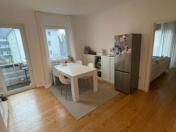 Charmante 2-Zimmer-Wohnung mit 2 Balkone und Maßküche in Top-Lage! - Küche