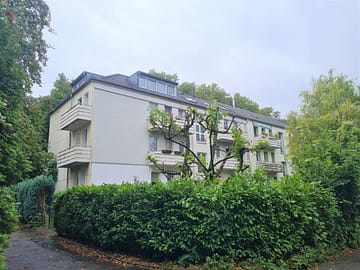 gepflegtes 11 Parteienhaus in ideal zentral vermietbarer Lage von Essen inkl. Balkon, Garten, Solar - 20220926_153823