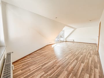 Charmante Maisonette-Eigentumswohnung in Dachgeschoss mit Balkon - Schlafzimmer 1