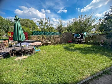 Anlage mit Zukunft | ruhiges MFH mit enormen Potenzial - Garten