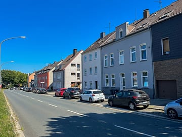 Anlage mit Zukunft | ruhiges MFH mit enormen Potenzial - Hausansicht