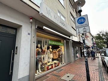Einzelhandel / Shop auf der Gemarkenstr / Höhe Wochenmarkt - Schaufenster