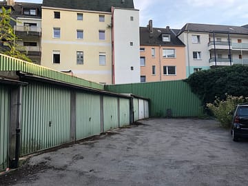Garage im Hinterhof im Ostviertel - Hofansicht